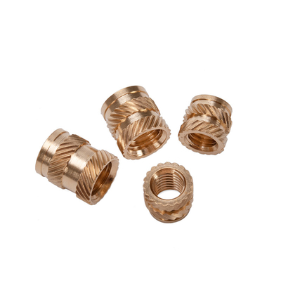 Inserto di fusione Nuccia di rame grattugiata M3 M6 Inserto in ottone per legno a foratura in ottone per grattatura del pollice