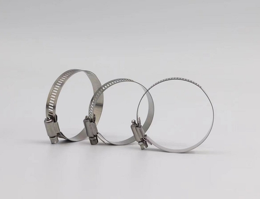 Clampo per tubi SS304 ad installazione rapida in stile tedesco con materiale in acciaio al carbonio e sistema di misurazione metrica in stock