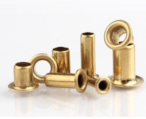 Rivetta di rame a testa rotonda in ottone standard ISO per una costruzione robusta e un design personalizzato