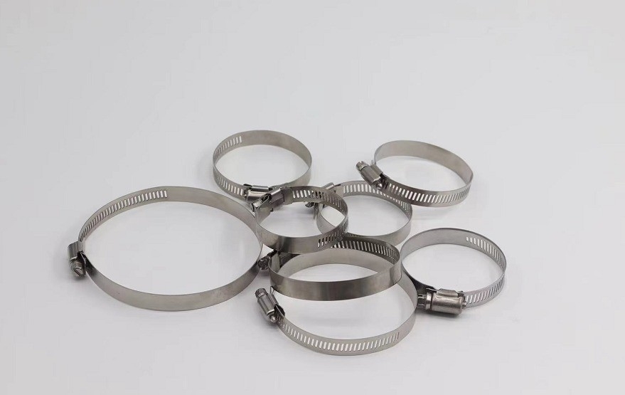 Clampo per tubi SS304 ad installazione rapida in stile tedesco con materiale in acciaio al carbonio e sistema di misurazione metrica in stock